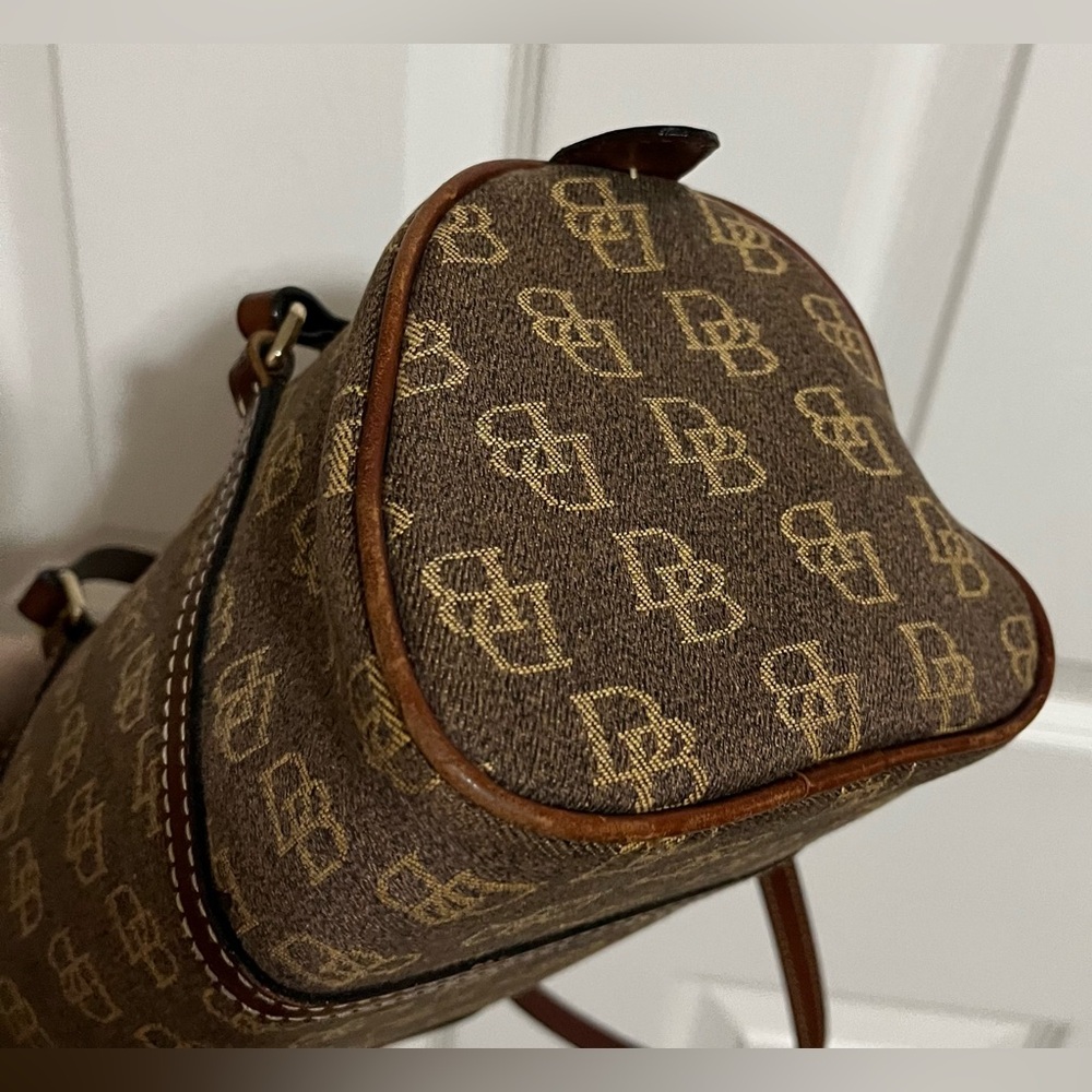Dooney & Bourke Brown Monogram barrel Bag - Picture 5 of 13